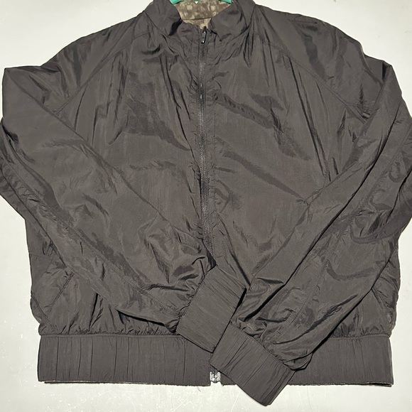 Lululemon Bombs Away Black / Olive Green Camo Print Reversible Zip Jacket Sz 6 - Picture 3 of 10